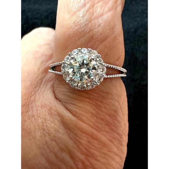1 ct Moissanite Round Cut Ring with Moissanite Accents Size 8 - Picture 11 of 16